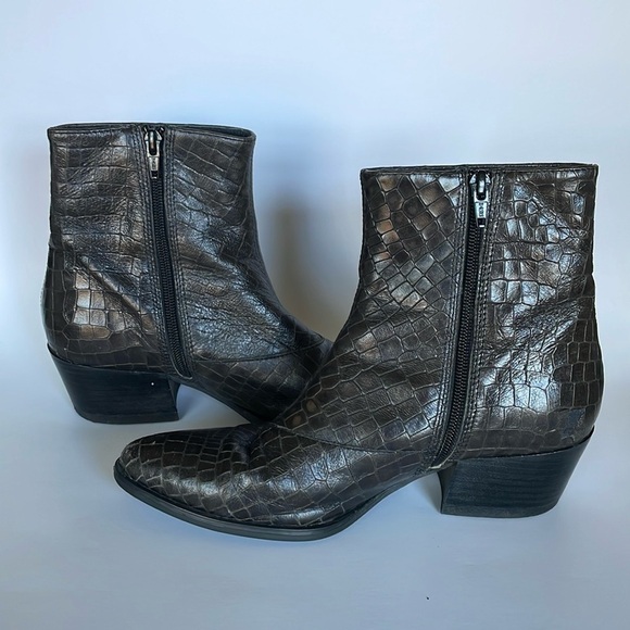 Vagabond Shoes - Vagabond Stina dark green crocodile embossed boots size 38